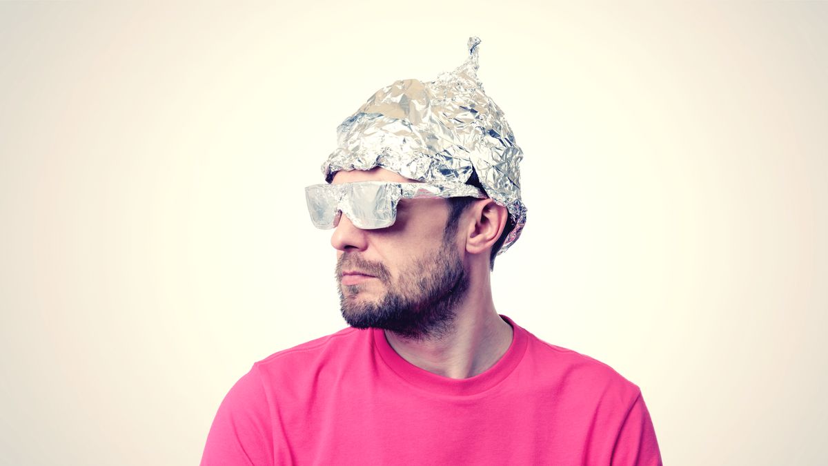 YouTube będzie blokować i ograniczać widoczność filmików łączących 5G z koronawirusem, fot. HomeArt/Shutterstock