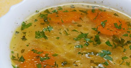 Zamiast kupować sklepową chemię, robię domowe maggi. Podbija smak rosołu