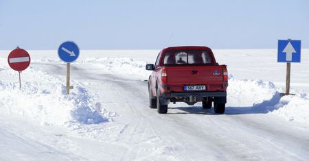 Samochody na Bałtyku. Estonia otworzyła lodową drogę
