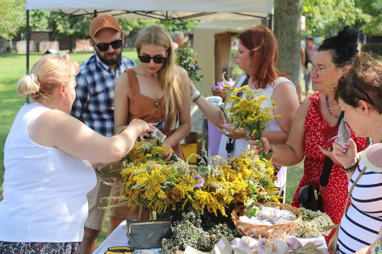 Dziekanowice: Ogrody Matki Boskiej Zielnej w skansenie