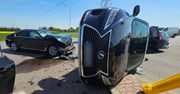 Samochód wylądował na boku. Wymusiła pierwszeństwo na BMW