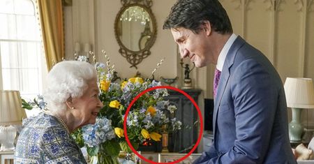 Elżbieta II wspiera Ukrainę? To zdjęcie może o tym świadczyć