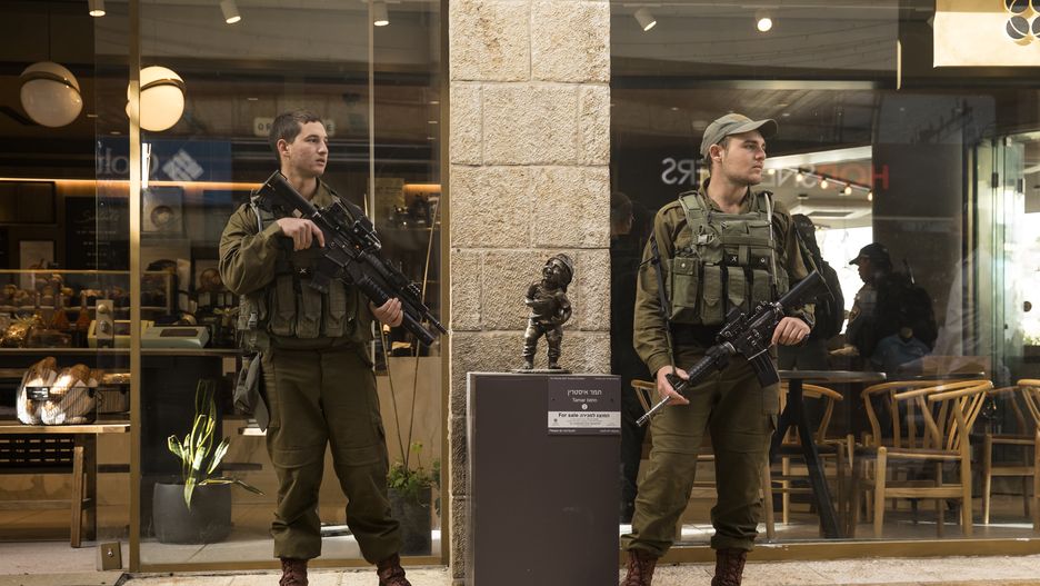 JERUSALEM, ISRAEL - APRIL 07:  Israeli army and border police forces stand on patrol in a shopping mall in Central Jerusalem on April 7, 2022 in Jerusalem, Israel. A series of terror attacks within eight days at the end of last month left 11 people dead and put Israeli security forces on high alert.  (Photo by Amir Levy/Getty Images)