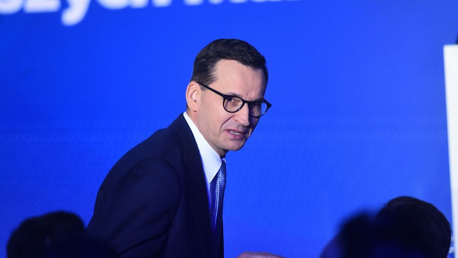 Miliony dla piłkarzy. Premier w końcu zabrał głos