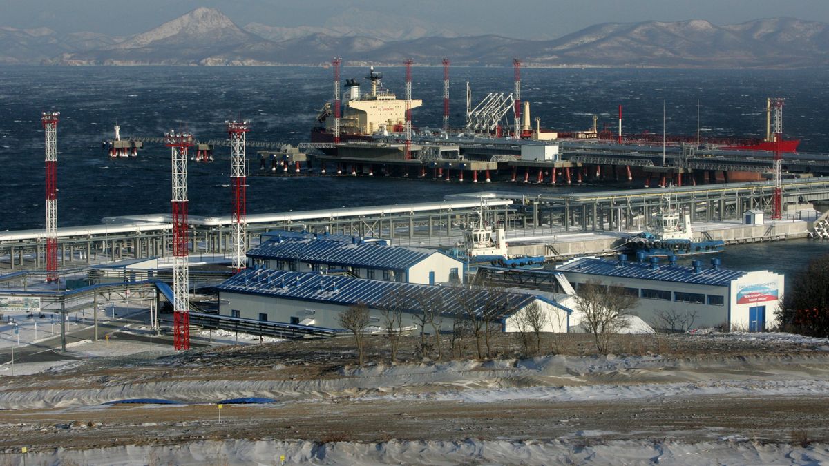 Russian Prime Minister Vladimir Putin Visits Russian Far East
NAKHODKA, RUSSIA - DECEMBER 28: A view of Transneft's newly built oil-loading port of Kozmino December 28, 2009 near Nakhodka, Russia. Russian Prime Minister Vladimir Putin is on a two-day trip to the Russian Far East region of Primorsky Krai. (Photo by Konstantin Zavrazhin/Getty Images)
Konstantin Zavrazhin