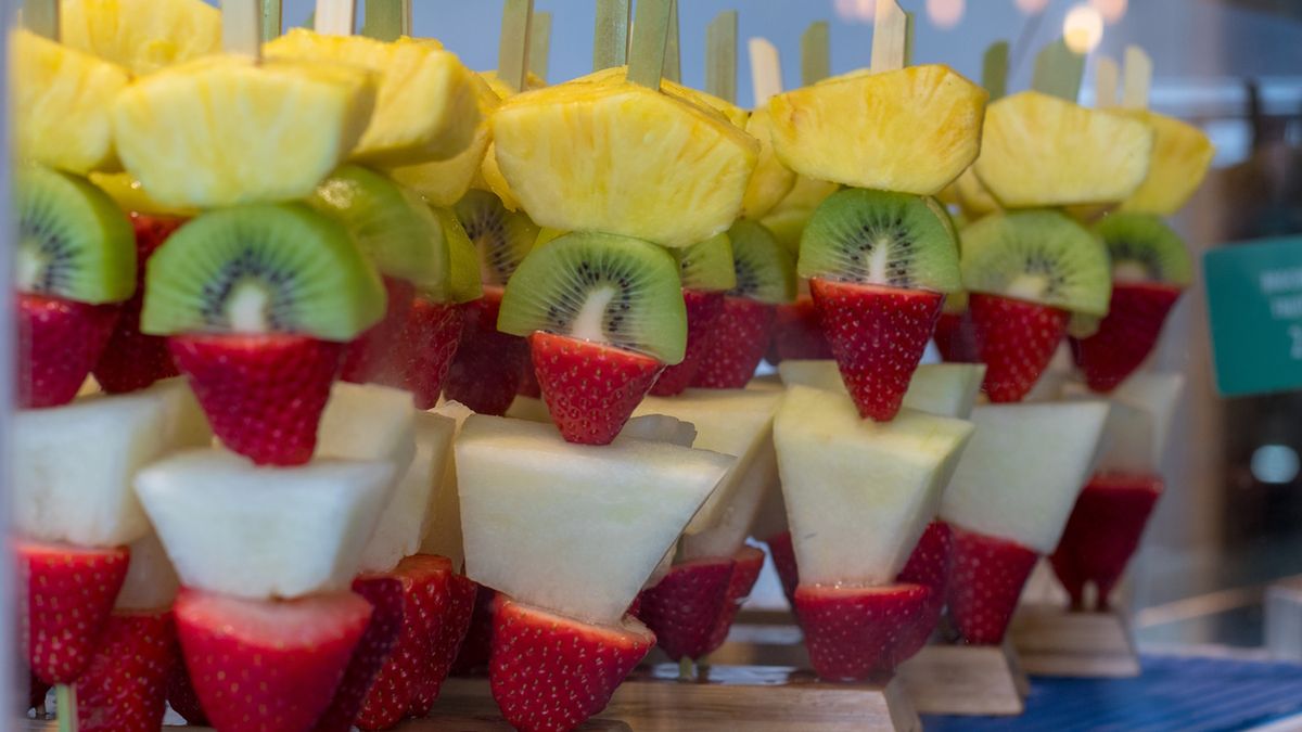 Szaszłyki owocowe na zimno