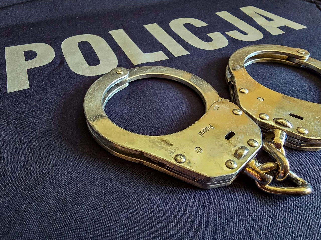 Lubawka: Kompletnie pijany syn ubliżał matce, potem zaatakował policjantów