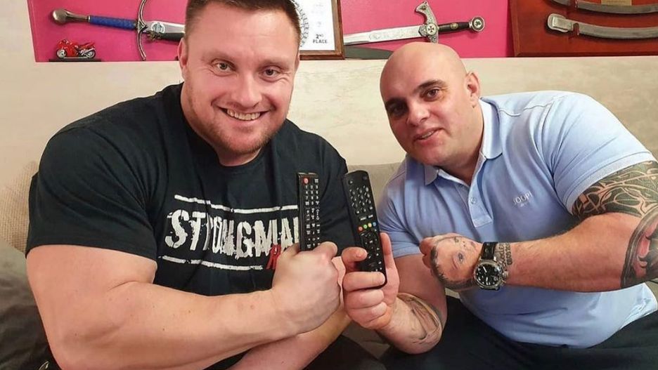 Krzysztof Radzikowski bierze udział w programie razem z przyjacielem Dominikiem Abusem