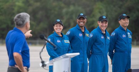 NASA i SpaceX szykują się do misji Crew-1. Podpowiadamy, kiedy i gdzie oglądać jej start