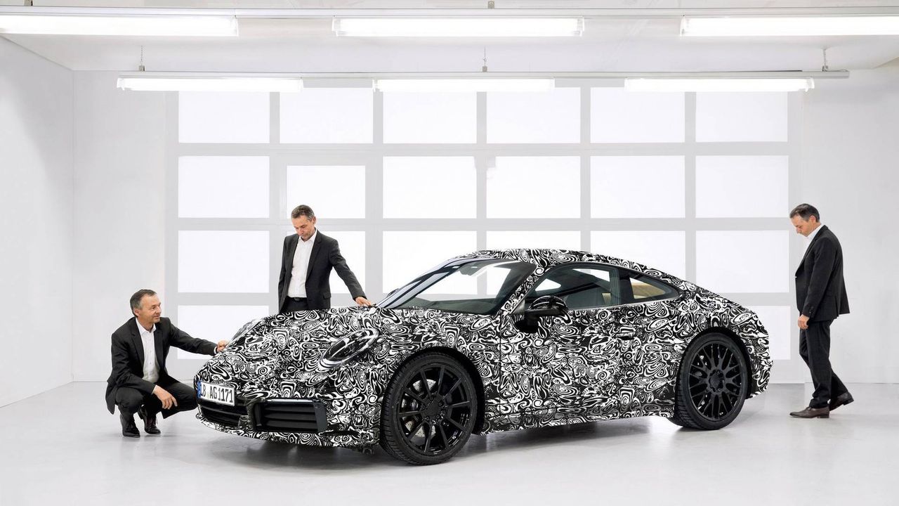 Nowe Porsche 911 zadebiutuje za miesiąc. Wiemy już całkiem sporo
