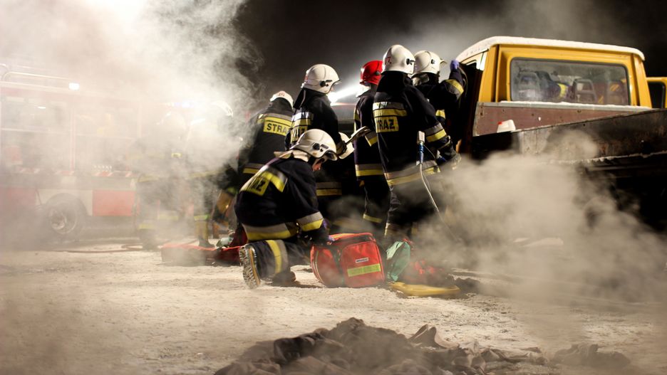 straż pożarna, akcja ratownicza, wypadek drogowy, dym, pierwsza pomoc, wypadek, transport