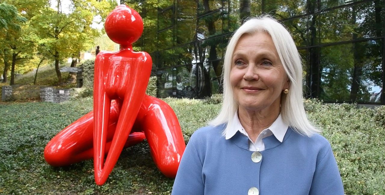 Busko-Zdrój: Rzeźba Gaja Gomulickiego na ustach całej Polski. Co na to zamawiająca dzieło Dorota Tworek, właścicielka Bristol ART & Medical Spa?