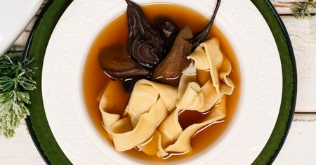 Na Wigilię moja ciocia robi specjalną zupę z makaronem. Wszyscy się nią zachwycają