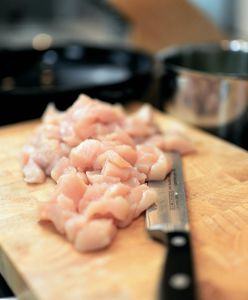 Alarmujące wyniki badań. Kurczaki z salmonellą trafiły do sklepów