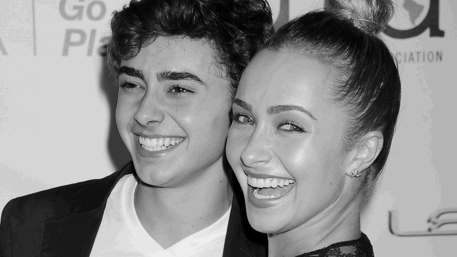 2013 Environmental Media Awards - Arrivals
BURBANK, CA- OCTOBER 19: Actress Hayden Panettiere (R) and brother Jansen Panettiere arrive at the 2013 Environmental Media Awards at Warner Bros. Studios on October 19, 2013 in Burbank, California.(Photo by Jeffrey Mayer/WireImage)
Jeffrey Mayer
Actress, Arrival, Arts Culture and Entertainment, Award, Brother, Burbank, California, Celebrities, Environmental Media Awards, Fashion, Hayden Panettiere, Jansen Panettiere, Portrait, USA, Vertical, Warner Bros.