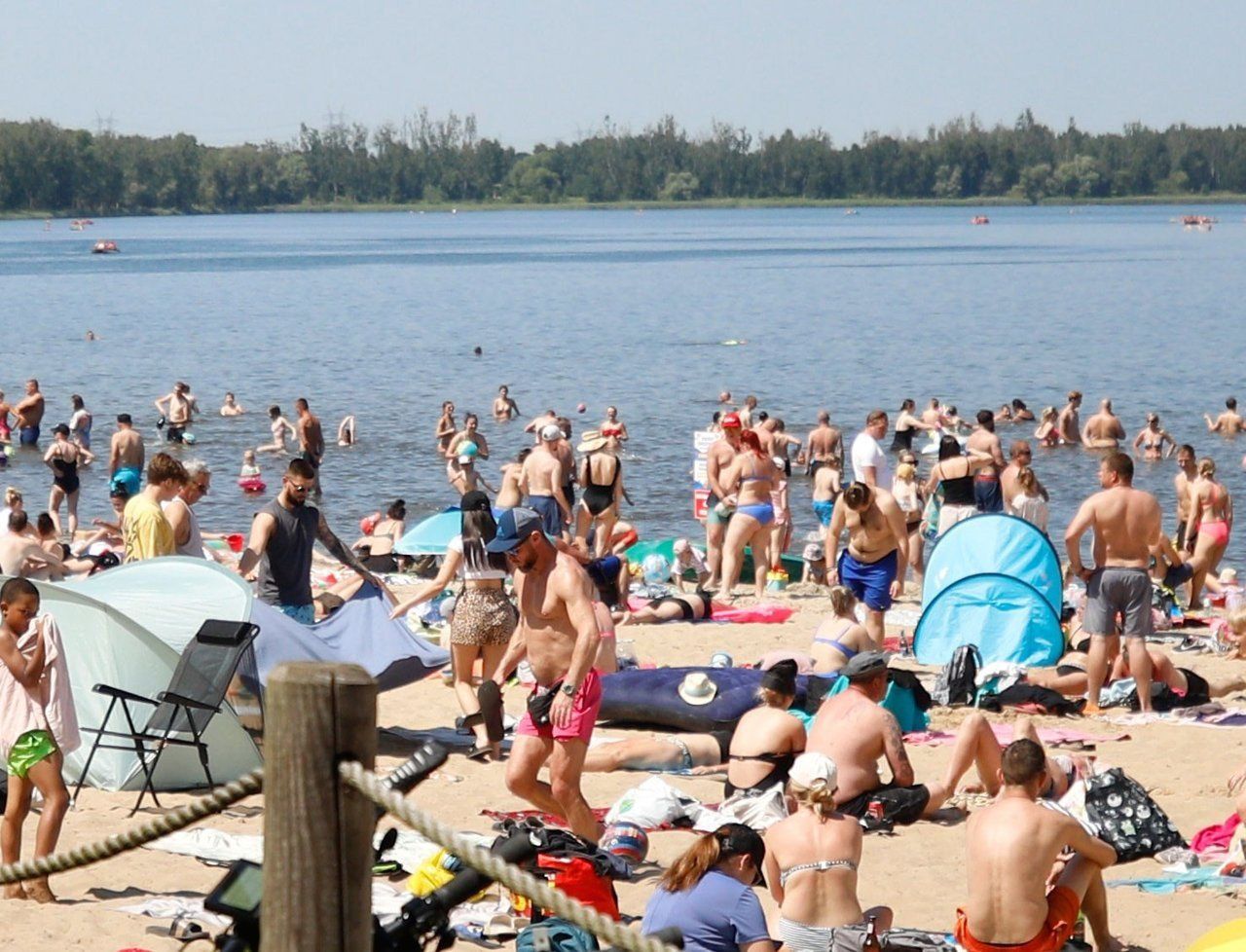 W czerwcu nad Pogorię III upalna pogoda przyciągnęła tysiące plażowiczów