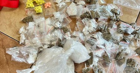 Podwójna wpadka. Poszukiwany listem gończym miał przy sobie narkotyki