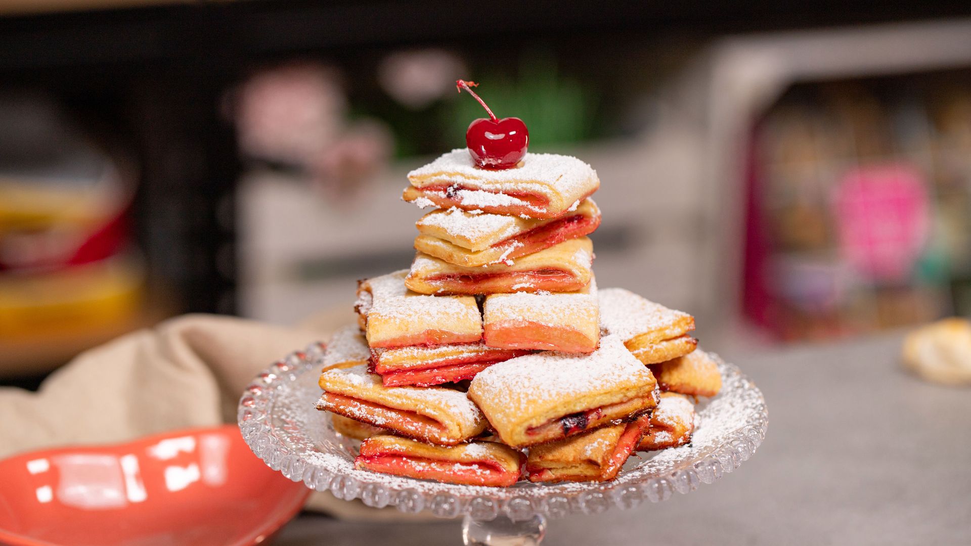 Te ciasteczka robiła jeszcze moja babcia. Nazwa Wiśniowe Kruszynki nie jest przypadkowa