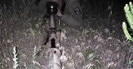 Rosyjski snajper. Używa zdobycznego karabinu UR-10