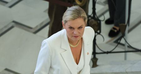 Nowacka o Nawrockim: Chce wycofać Biblię, a wprowadzić Batyra?