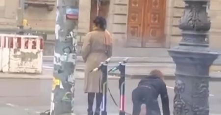 Kobieta z mężem na smyczy. Niemcy aż zdębieli