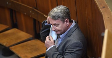 Rosyjski szpieg "Czerwony Kapturek" poszukiwany. Wydano międzynarodowy nakaz aresztowania byłego węgierskiego europosła
