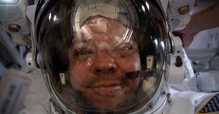 Dragon leci w stronę Ziemi. NASA i Space X zaciskają kciuki
