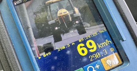 Pędził traktorem przez miasto. Wysoki mandat dla 28-latka