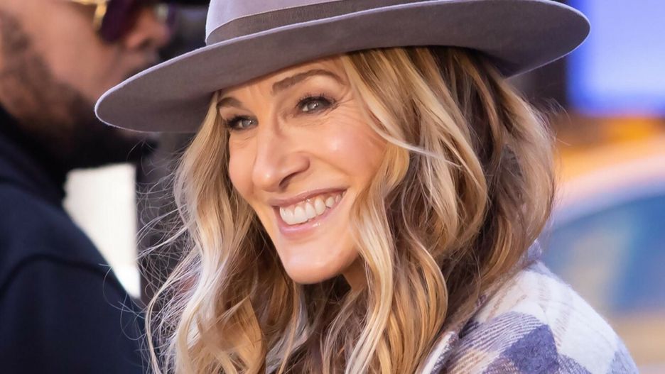 Sarah Jessica Parker w genialnej stylizacji na planie serialu "I tak po prostu" 