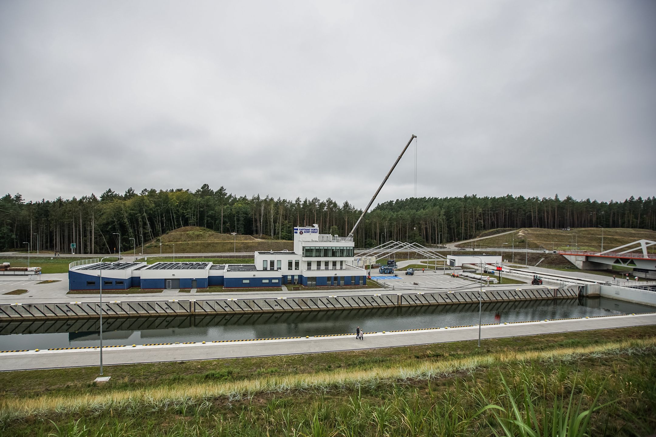Statek w kanale powstałym po przekopie Mierzei Wiślanej
