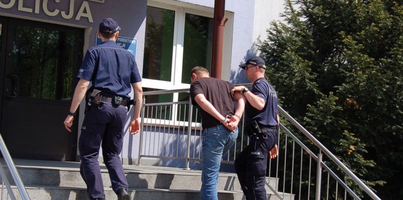 Mężczyzna z nożem w ręku groził rowerzystce