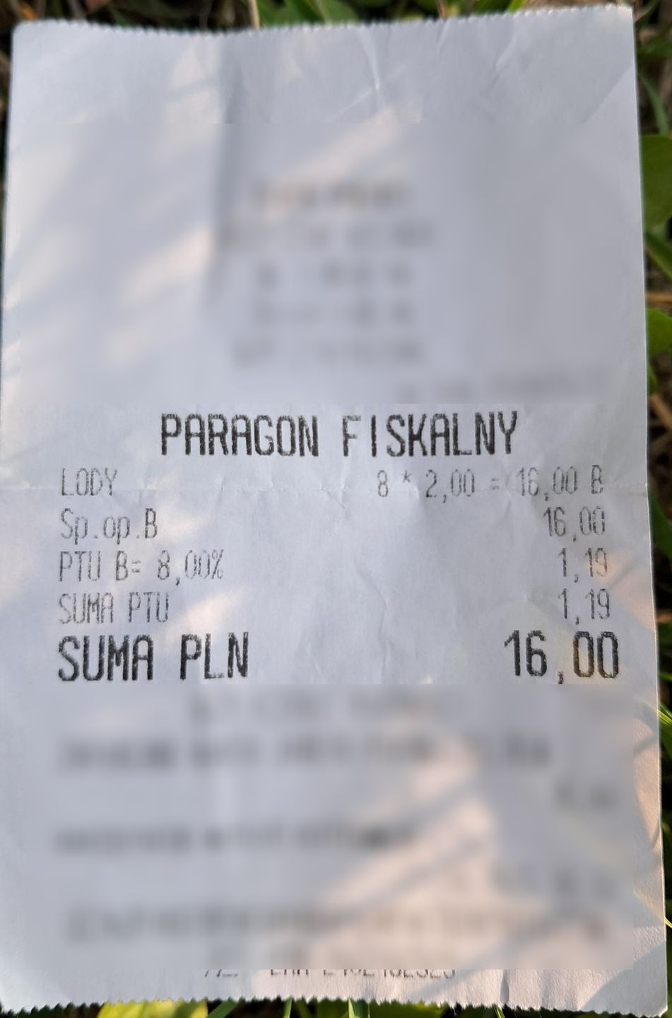 Zdziwił się, gdy dostał gigantyczne lody za 8 zł.
