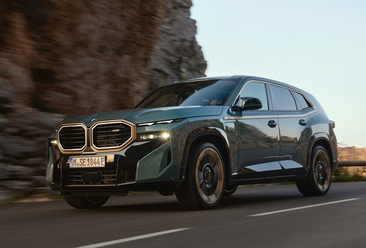 BMW XM debiutuje jako potężny SUV z V8 i wtyczką, a także najmocniejsza drogowa M-ka