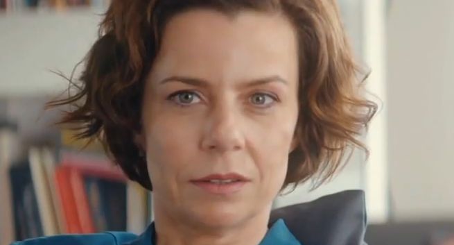 Agata Kulesza z wujciem u babci w kieszeni reklamuje konto w ING Banku Śląskim (wideo)