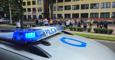Bunt w PGE Dystrybucja w Lublinie! Kilkuset pracowników pojawiło się przed siedzibą spółki, jednak nikt do nich nie wyszedł (zdjęcia)