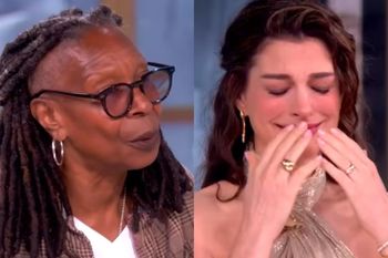 Anne Hathaway rozpłakała się na wizji. Whoopi Goldberg zwróciła się do niej