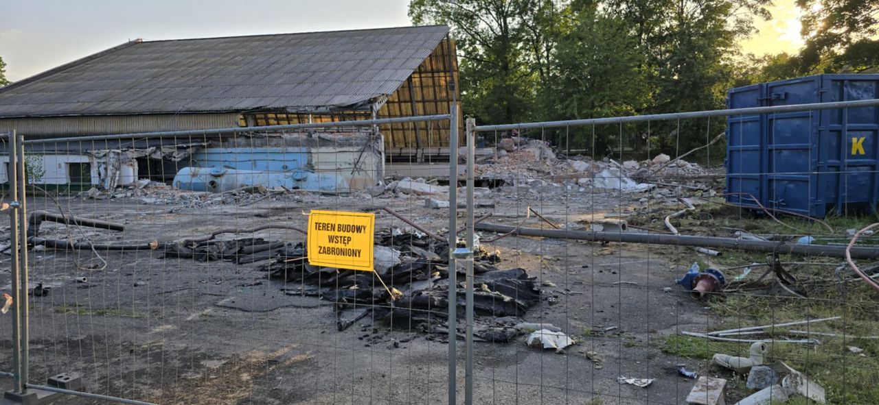 Trwa burzenie Kobylanki! Powstanie parking!