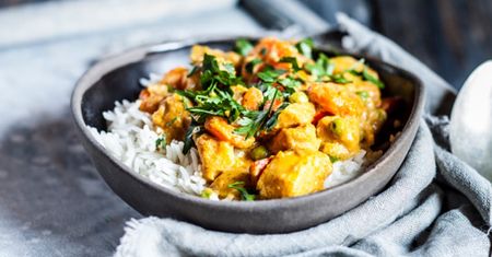 Przepis na curry z dynią i kurczakiem. Rozgrzewająca potrawa na jesień
