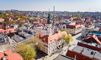 Pogoda w Zielonej Górze. Prognoza na sobotę 20 grudnia. Całkowite zachmurzenie, miejscami mgły