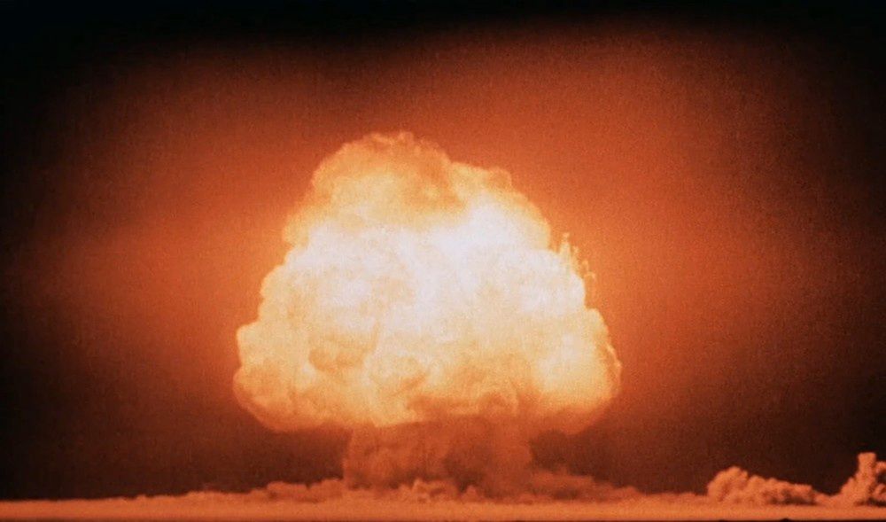 Pierwsza w historii naziemna eksplozja bomby atomowej 16 lipca 1945. 