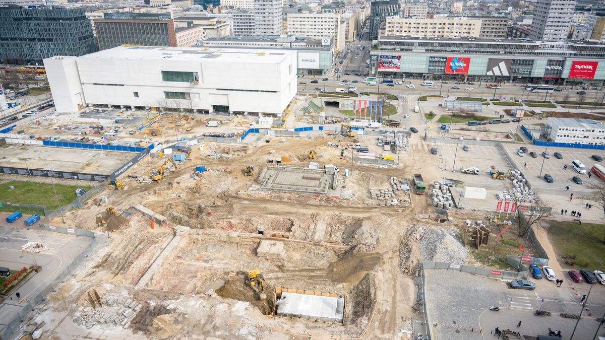 Prace budowlane na placu Centralnym