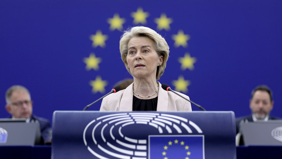 European Parliament session in Strasbourg
epa12002386 European Commission President Ursula von der Leyen speaks during a debate on 'Conclusions of the European Council meeting of 20 March 2025' at the European Parliament in Strasbourg, France, 01 April 2025. The EU Parliament's session runs from 31 March to 03 April 2025.  EPA/RONALD WITTEK 
Dostawca: PAP/EPA.
RONALD WITTEK
eu, european parliament, european union, parliament, session, debate