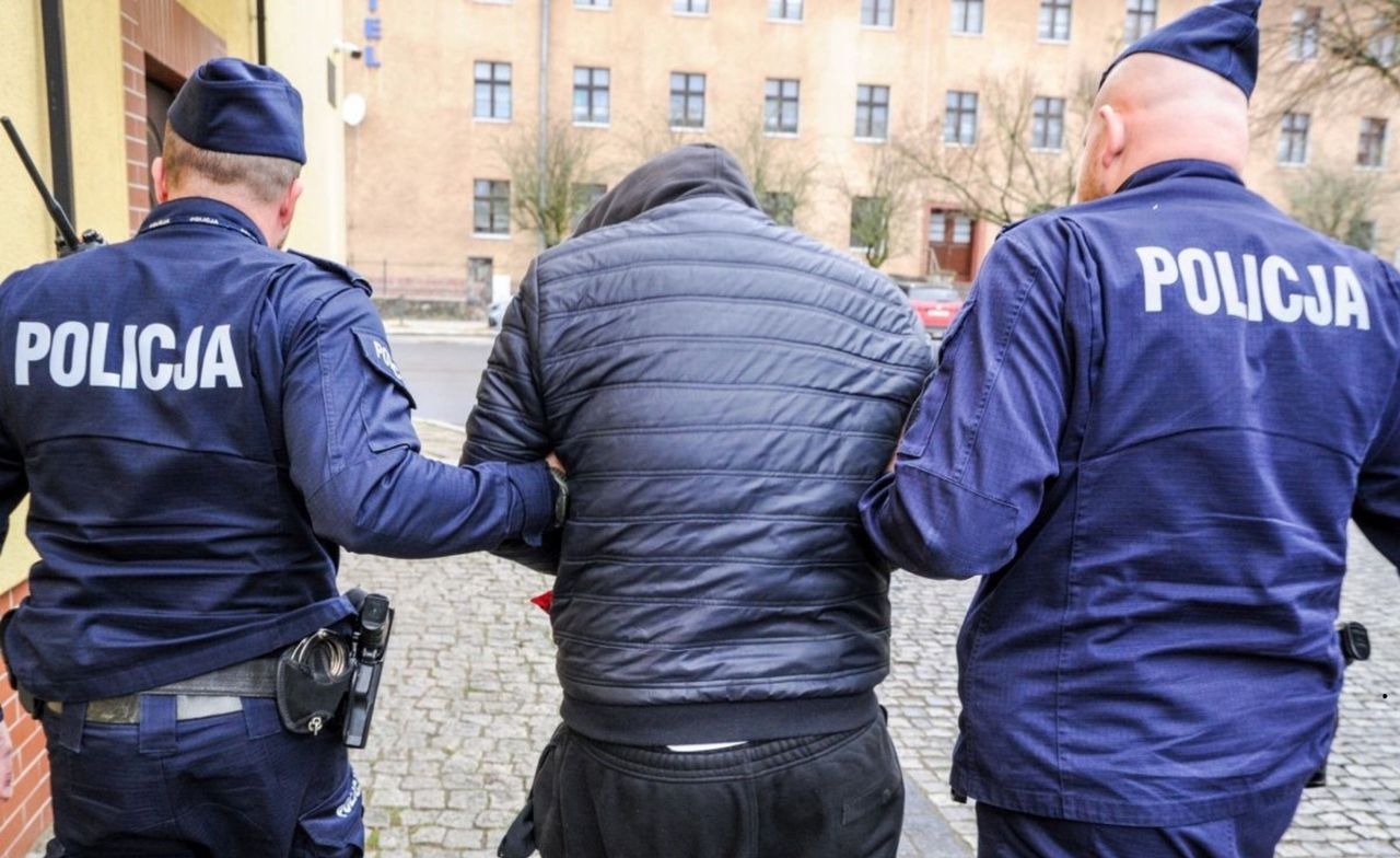 Słubice: Kradzież busa z bronią i tysiącami nabojów. Chcieli sprzedać arsenał, teraz staną przed sądem