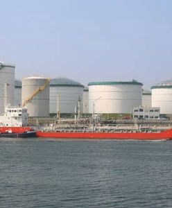 Statek z rosyjską ropą zacumuje w Rotterdamie. "Nie możemy mu zabronić"