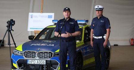 Nowe 370-konne BMW M340i dla lubelskiej drogówki. Policja odebrała też nowoczesne ręczne radary