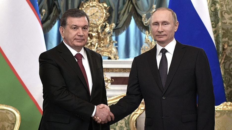 Prezydent Uzbekistanu Szawkat Mirzijojew miał zawsze dobre relacje z prezydentem Rosji Władimirem Putinem. Kraj jednak potępił wojnę w Ukrainie, a w piątek zadeklarował, że da ochronę zbiegłym przed poborem Rosjanom