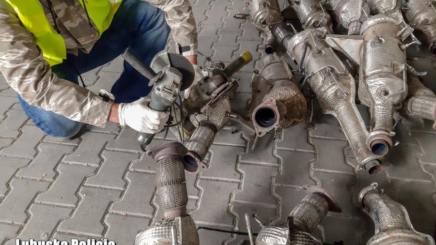 Kradzione katalizatory