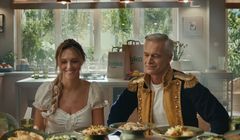 "Pan Tadeusz" w Żabce. Michał Żebrowski z żoną reklamują "obiady czwartkowe"