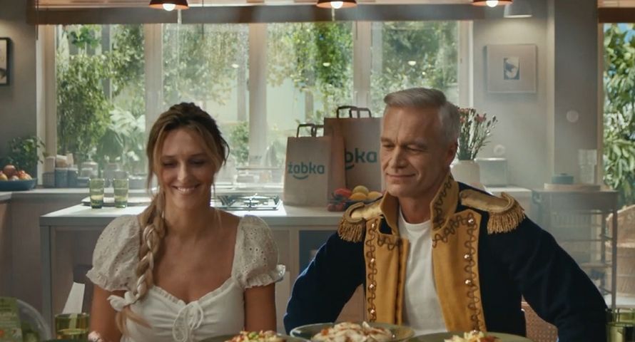 "Pan Tadeusz" w Żabce. Michał Żebrowski z żoną reklamują "obiady czwartkowe"