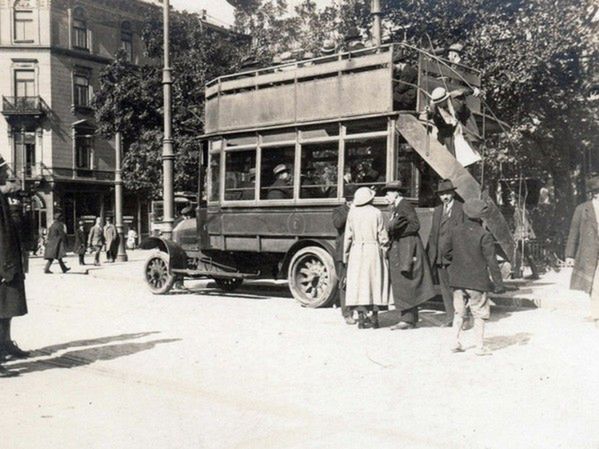 95 lat temu na ulice stolicy wyjechał pierwszy autobus